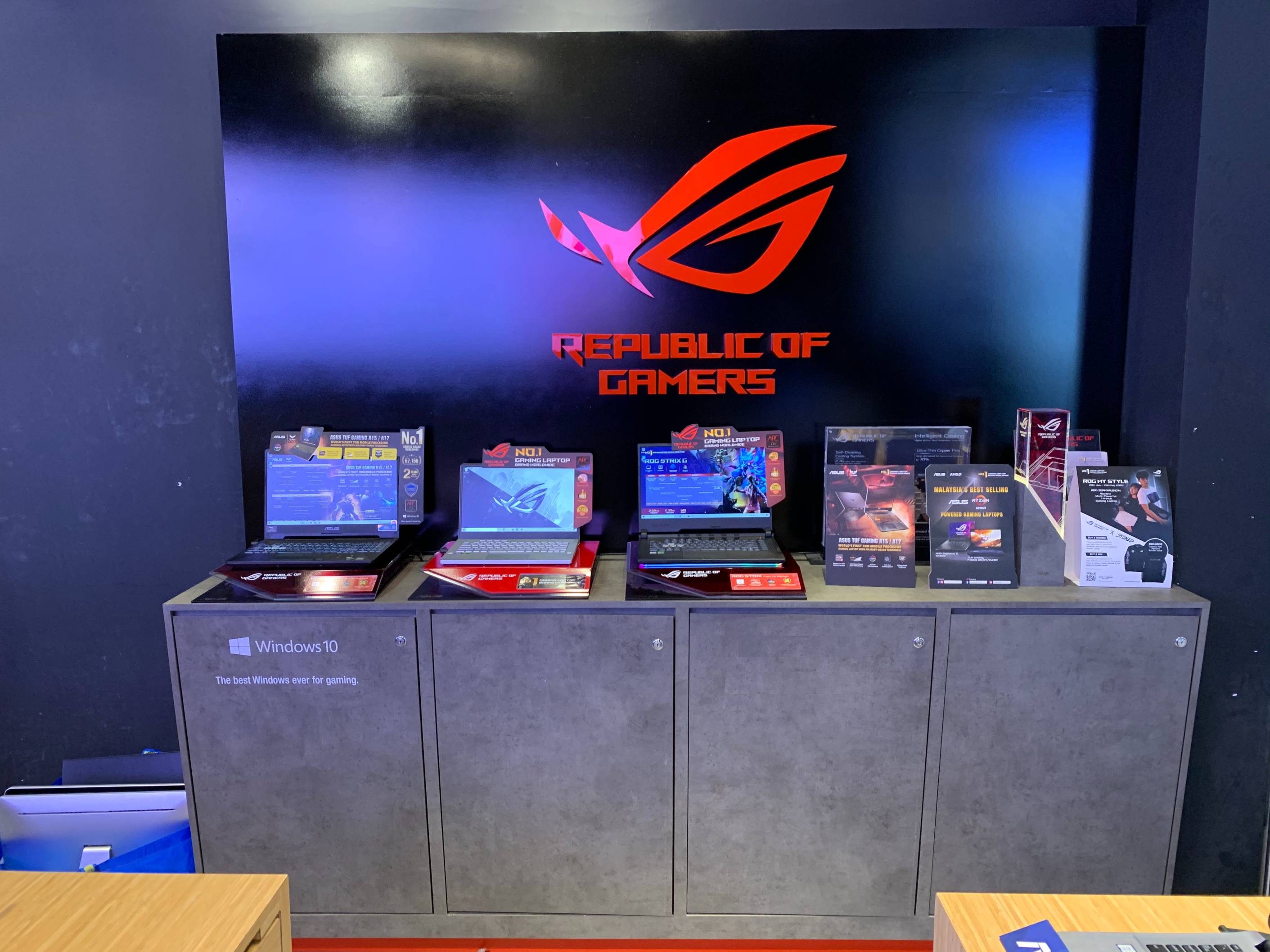 ASUS Concept Store Plaza Low Yat (G006A)