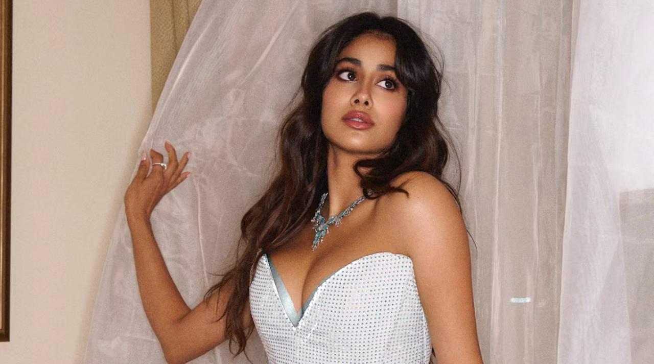 Get Janhvi Kapoor–Inspired Effortless Heatless Curls