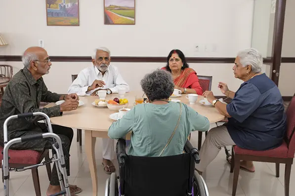 How Social Engagement in Care Homes Boosts Senior Well-Being