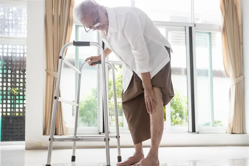 Top Five Mistakes After Knee Replacement Surgery for Seniors.