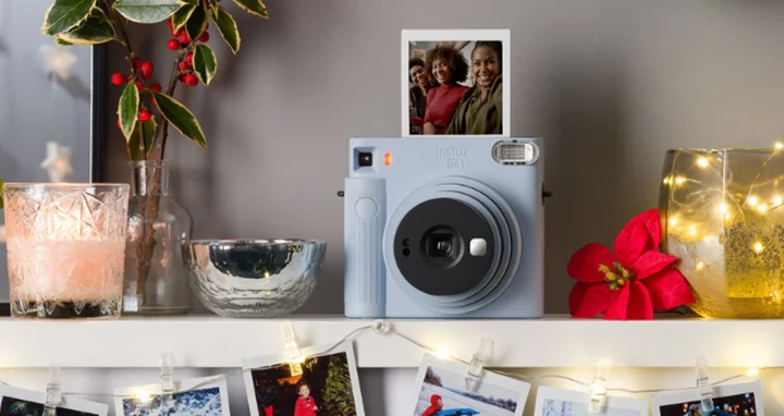 Best Anniversary Gift for Wife in Lalkuan,  haldwani | Romantic Photo Gifts by Fujifilm Instax