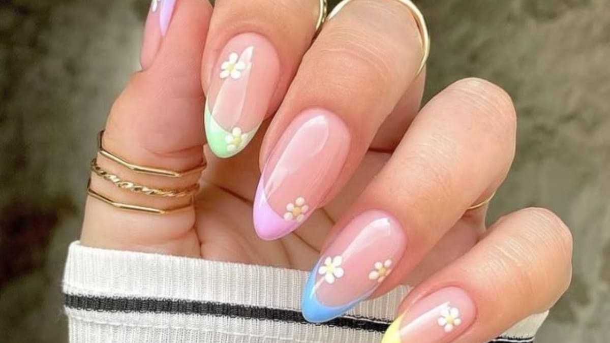 Pastel Floral Nails Are Summer’s Chicest Beauty Trend Right Now