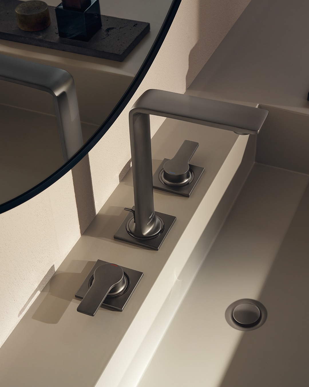 The GROHE SPA Allure Faucet brings together a refined silhouette,