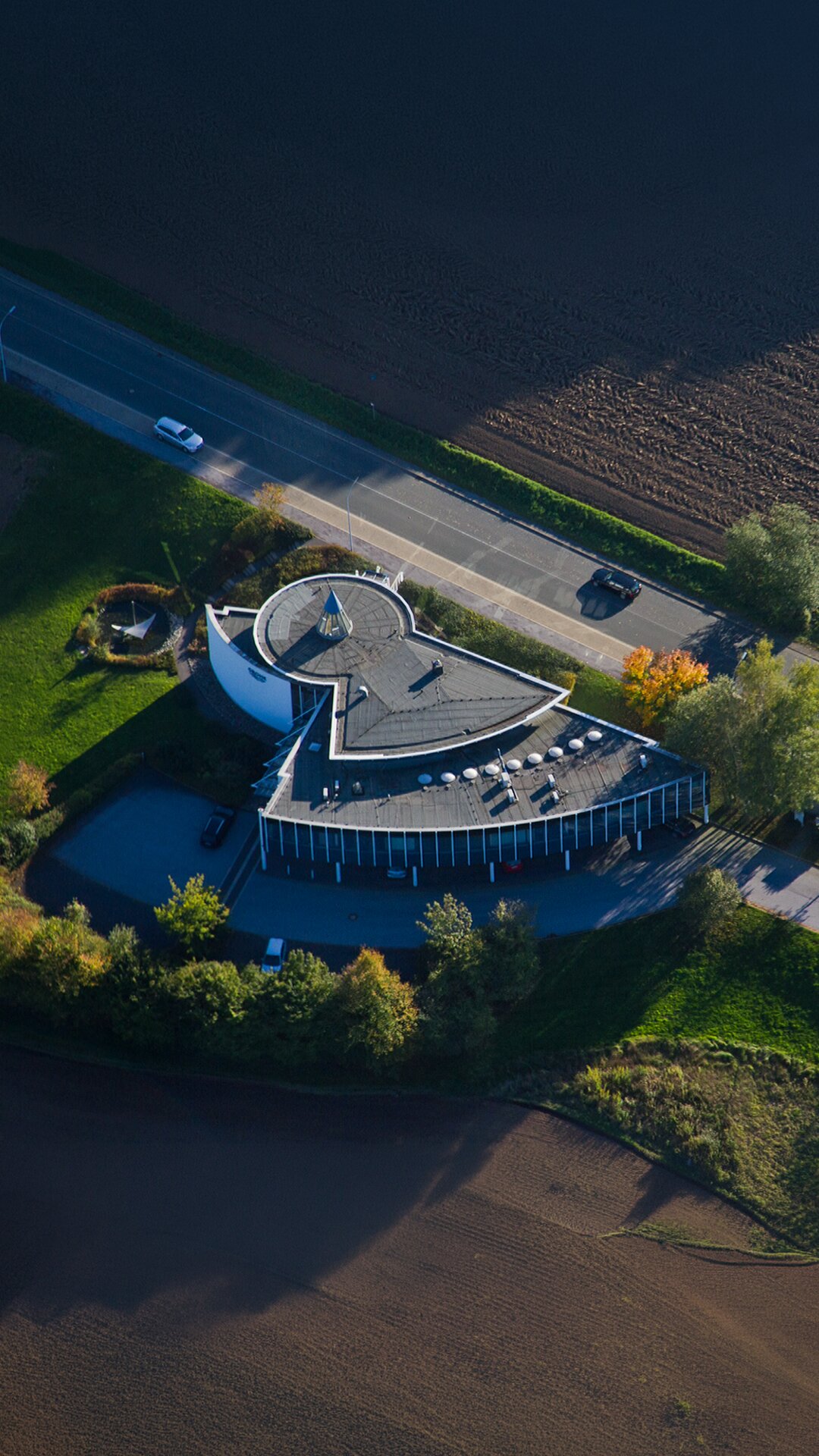 Exploring the details that define the GROHE world,..