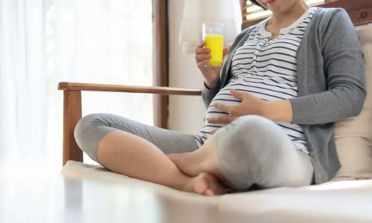 Drinking Turmeric Milk During Pregnancy- Benefits, Safety, and Risks