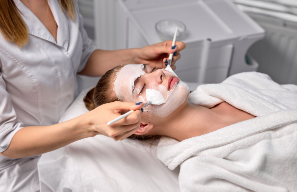 Your Guide to Choosing the Right Hair Spa or Facial in mumbai for Every Season