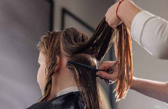 Salon Near You for Festive-Ready Haircuts, Color & Styling – Envi’s Expert Picks Salon Near You for Festive-Ready Haircuts, Color & Styling – Envi’s Expert Picks